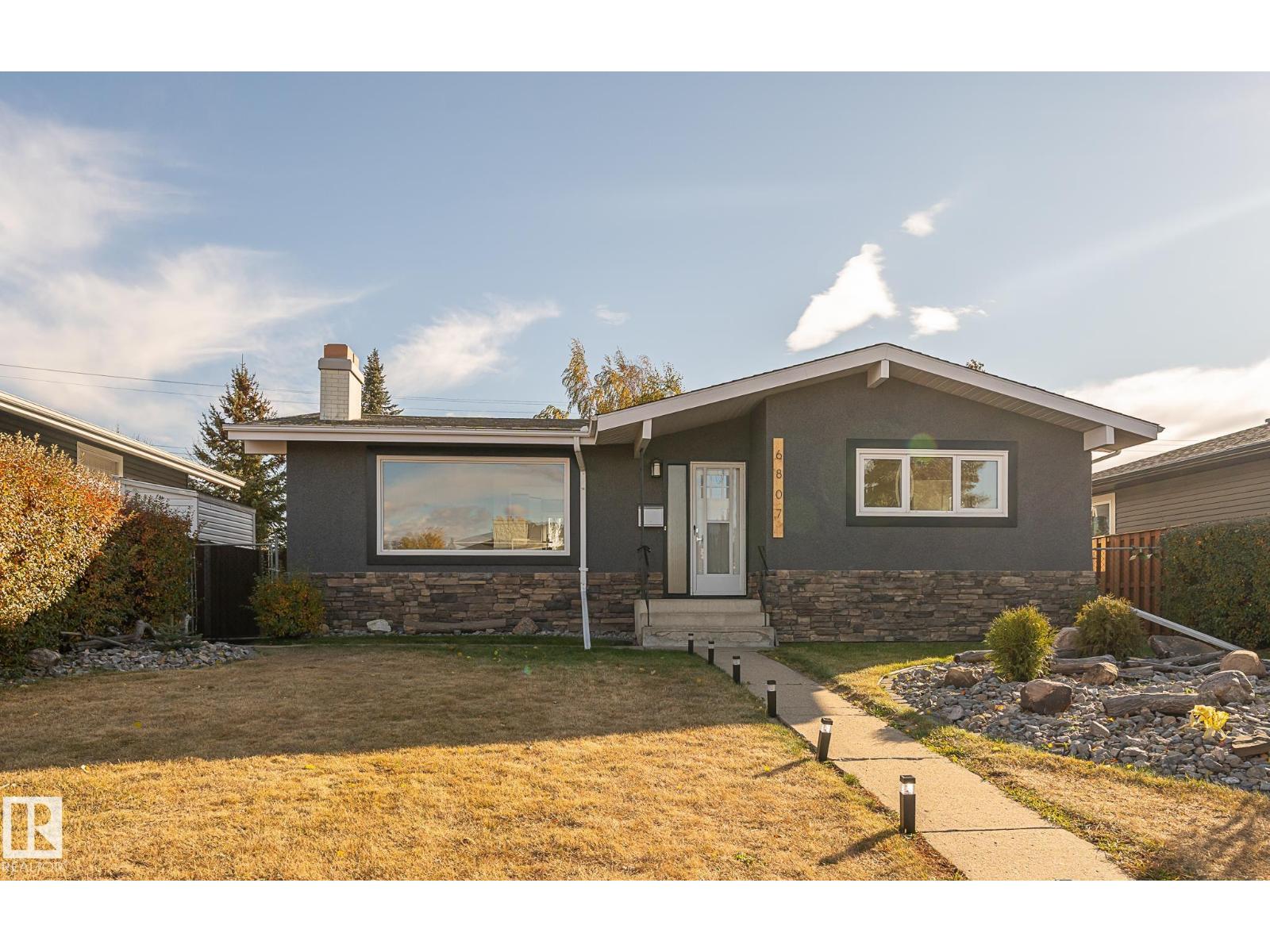 98 Av Nw Unit 6807 #a, Edmonton, AB T6A 0B9
