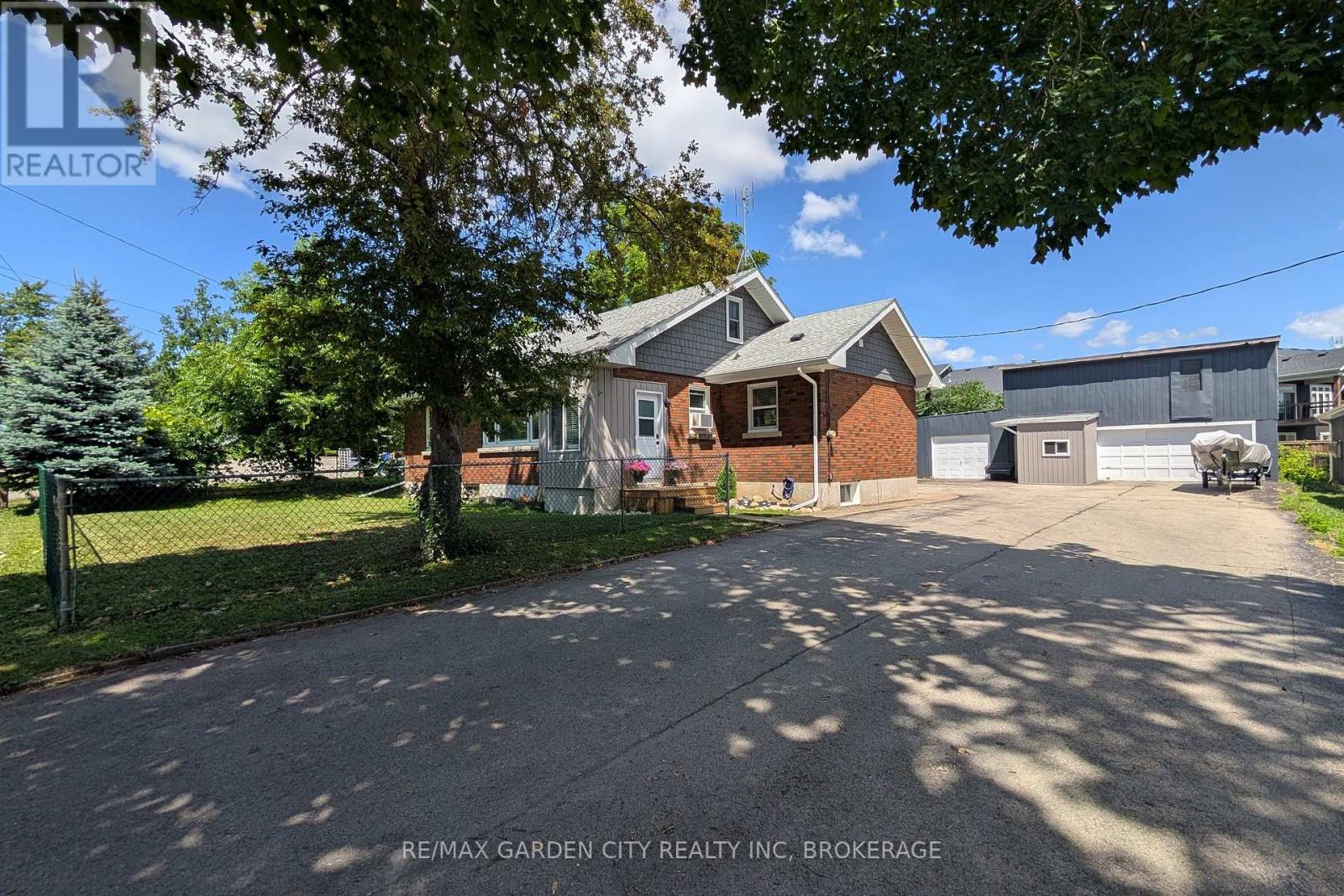 222 Ridgeway Rd, Fort Erie, ON L0S 1B0
