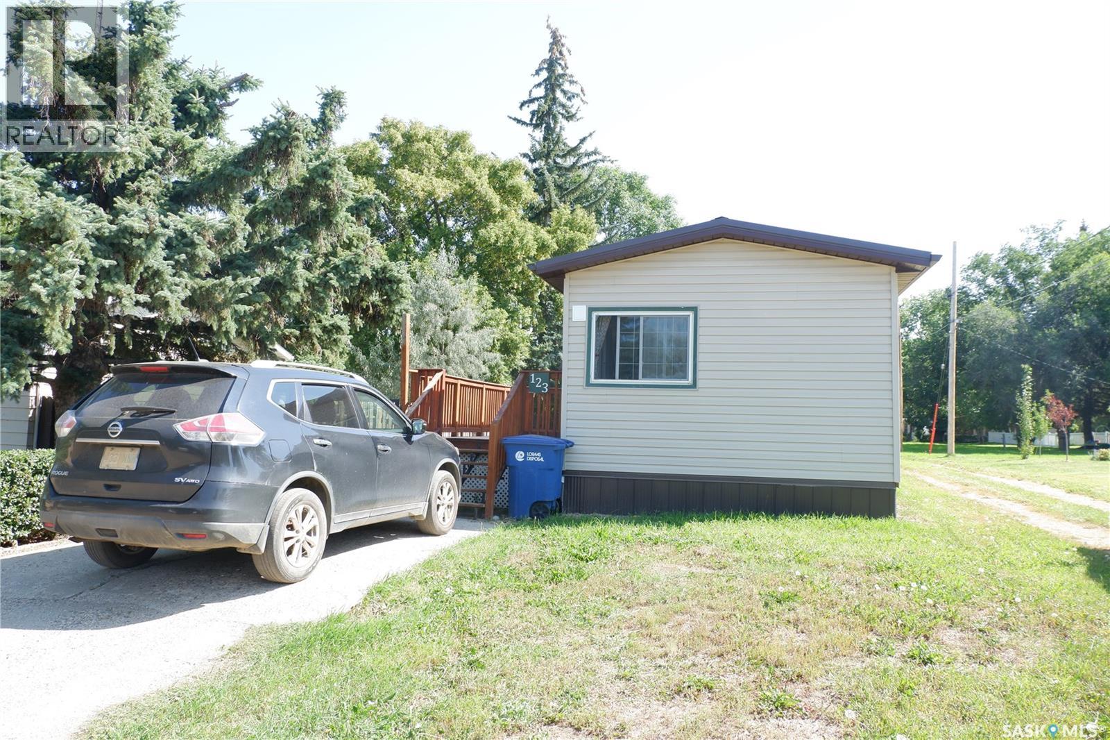 123 3 Street West, Lafleche, SK S0H 2K0