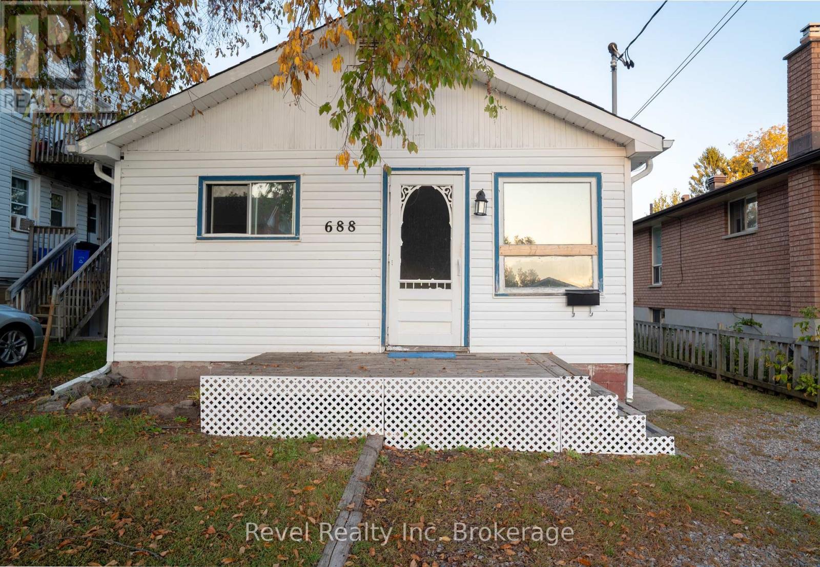 688 Douglas St, North Bay, ON P1B 5N8