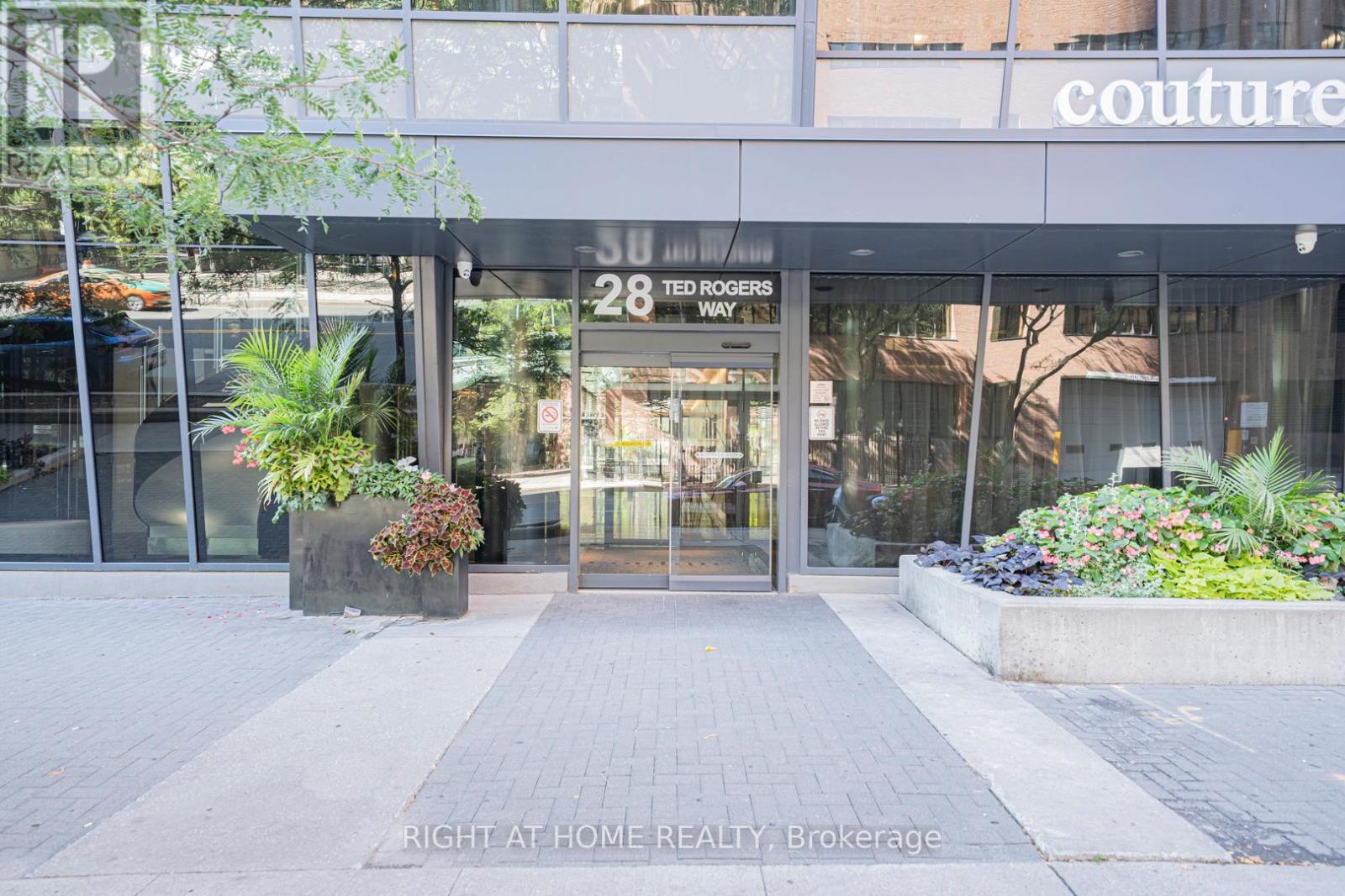 2104 28 Ted Rogers Way, Toronto, ON M4Y 2J4