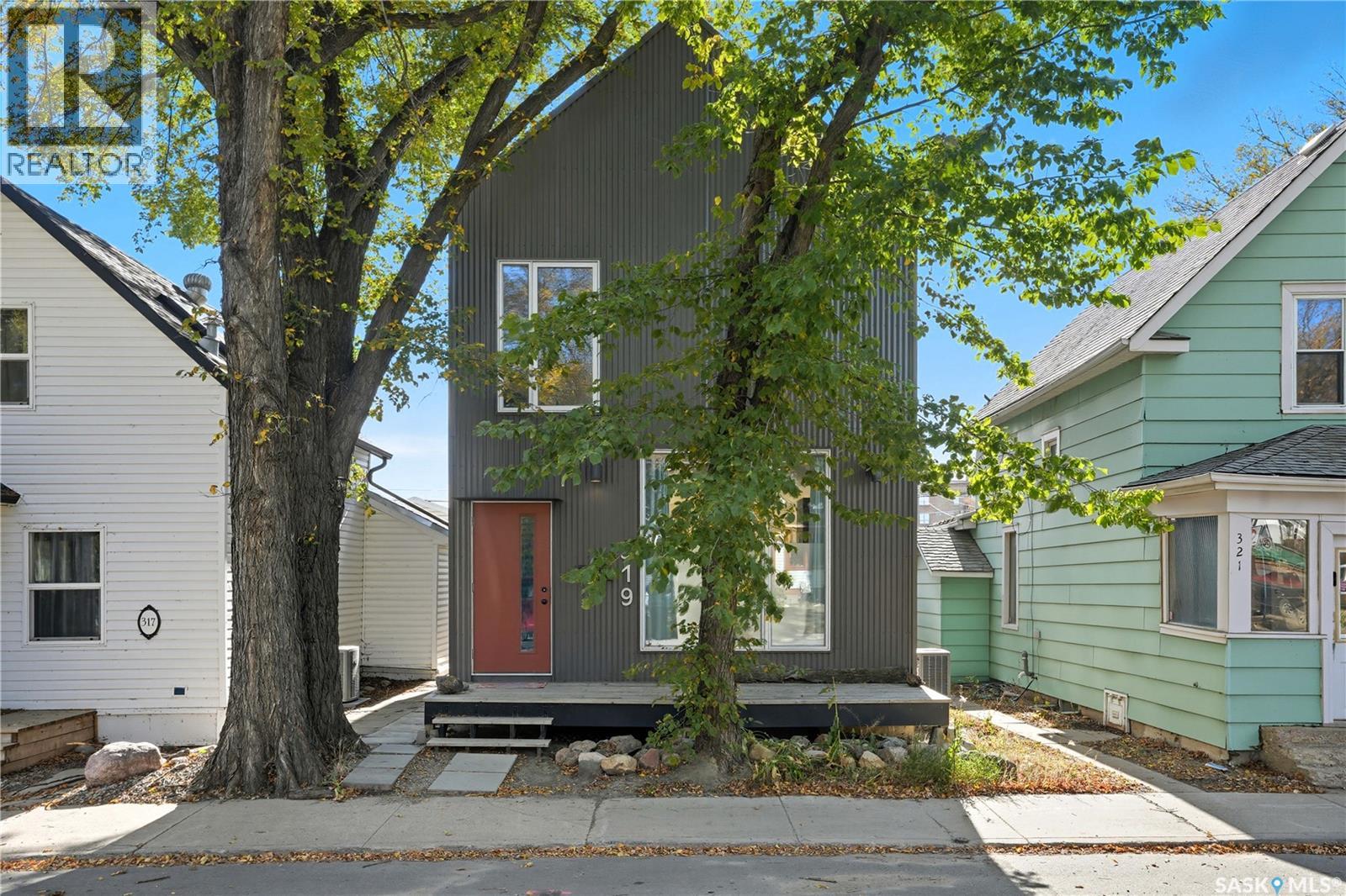 319 25 Street West, Saskatoon, SK S7L 0C5