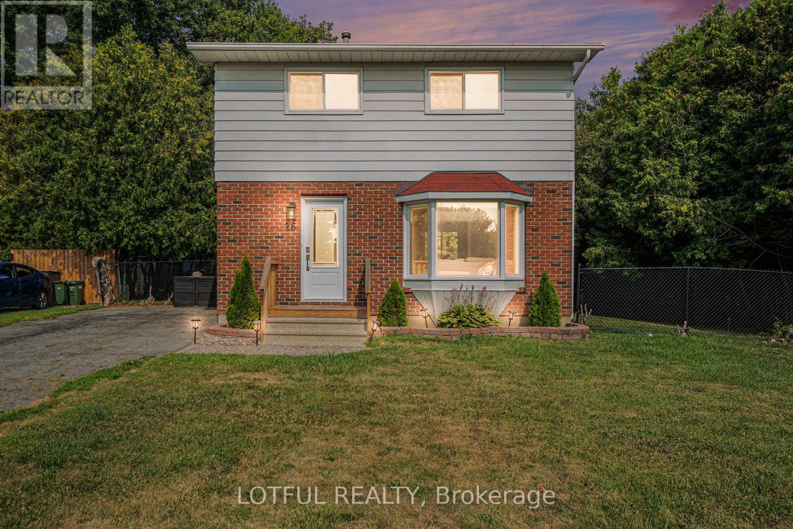 26 Mcmurdo Ct, Ottawa, ON K2E 7K4