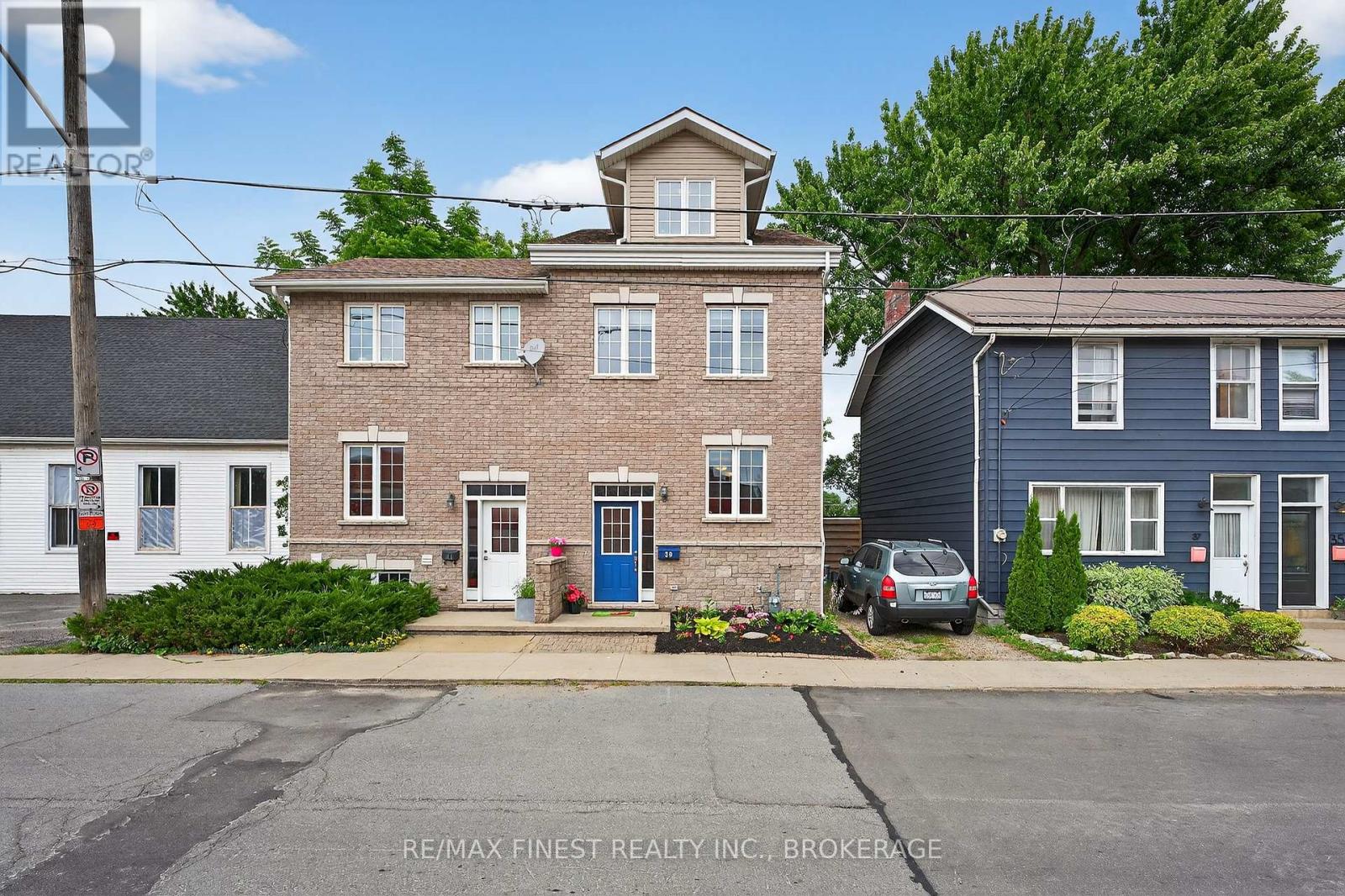 39 Charles St, Kingston, ON K7K 1V3