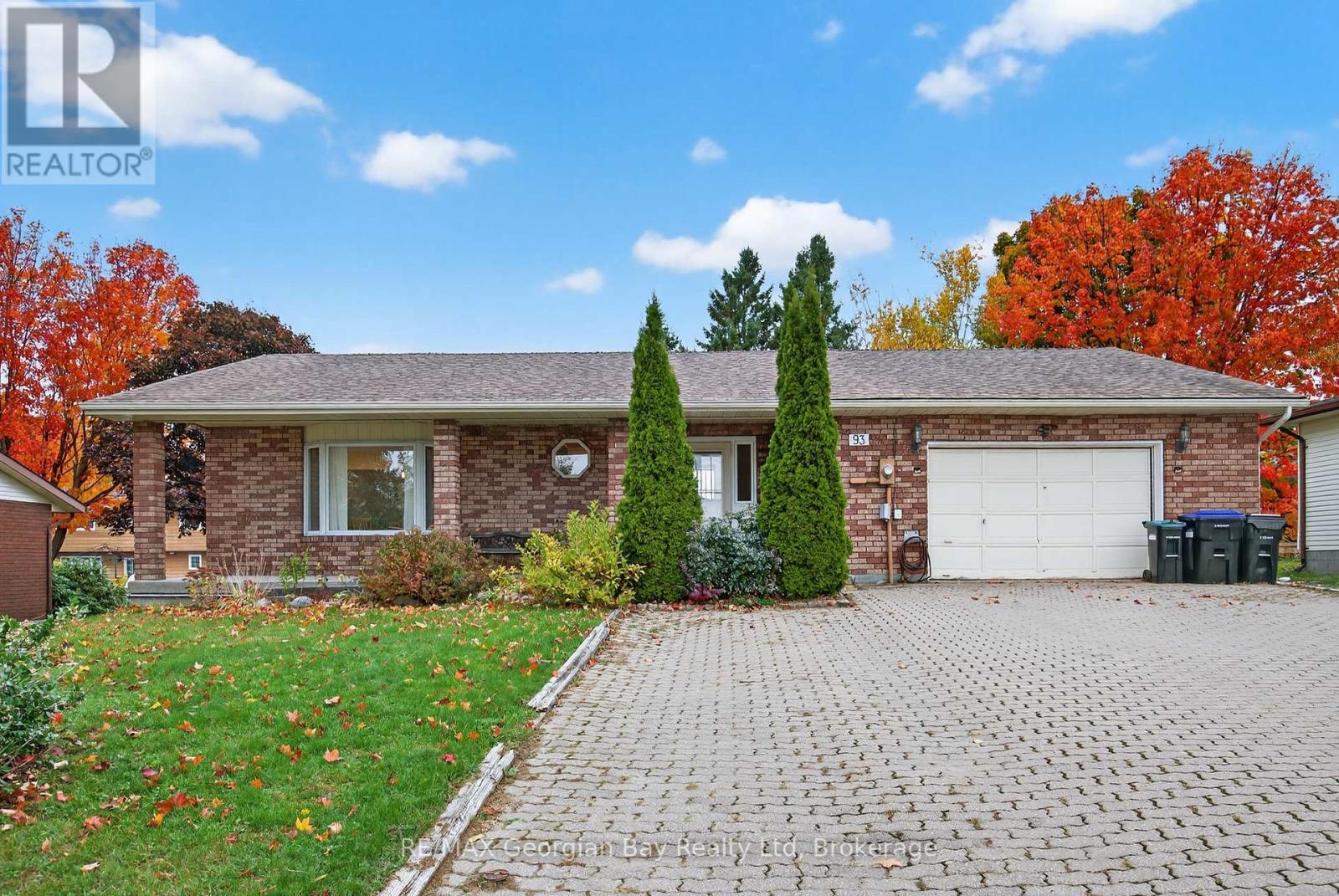 93 Edward St, Penetanguishene, ON L9M 1J3