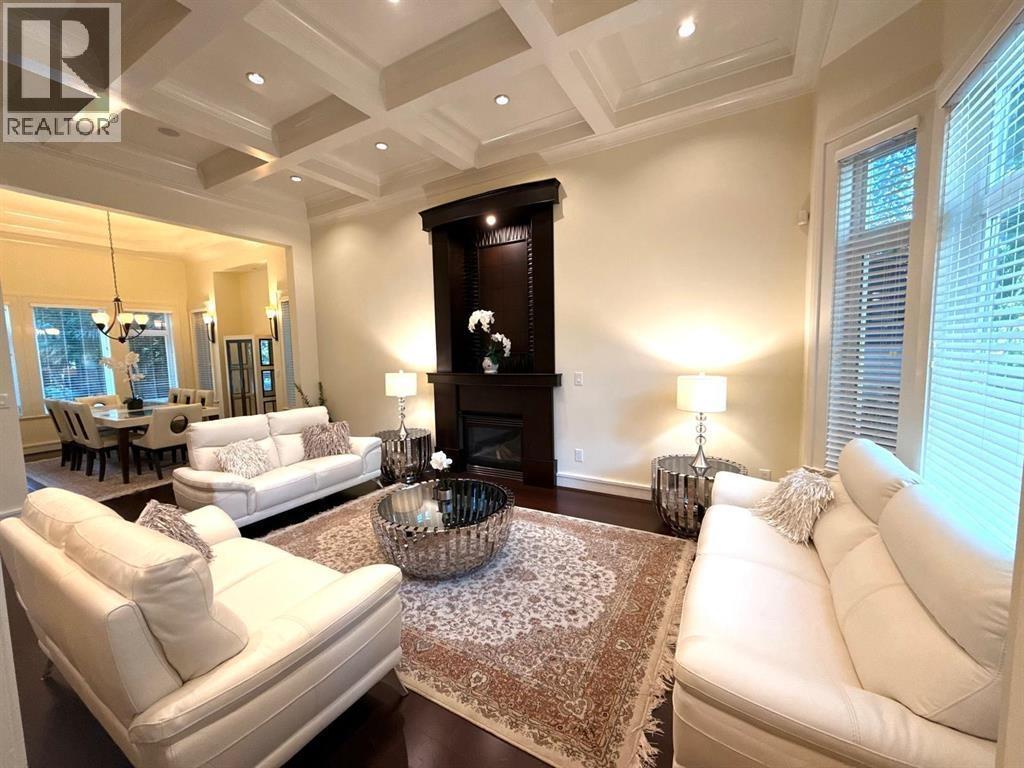 1017 Canyon Blvd, North Vancouver, BC V7R 2K3