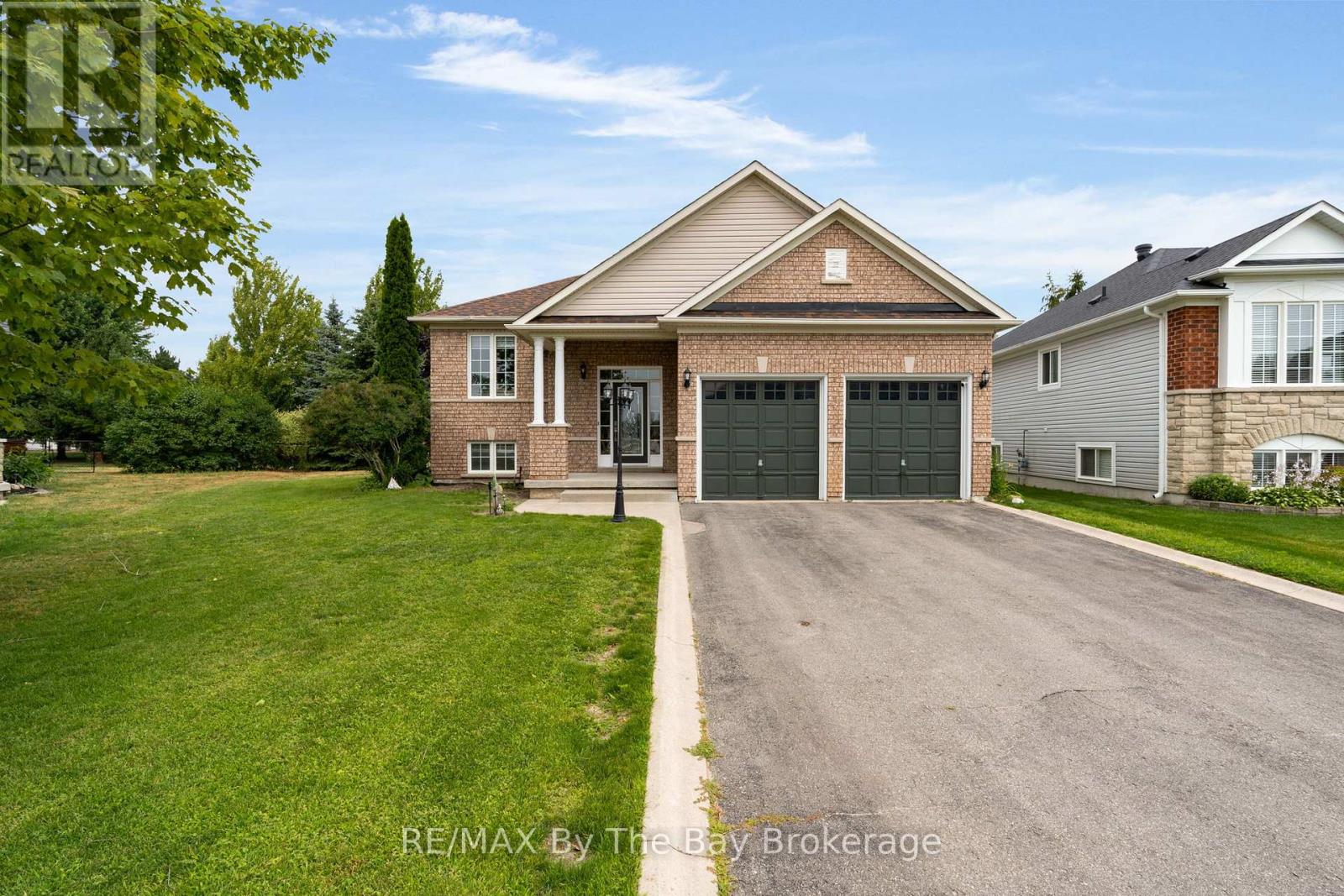 35 Northwood Dr, Wasaga Beach, ON L9Z 3B1