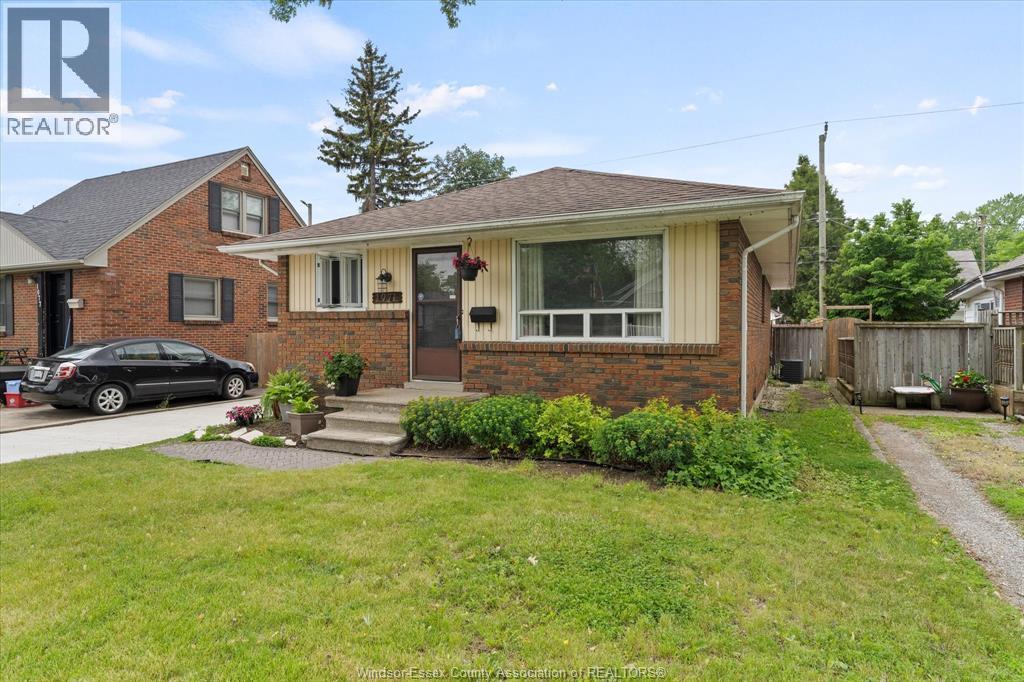 1071 St Louis, Windsor, ON N8S 2K0
