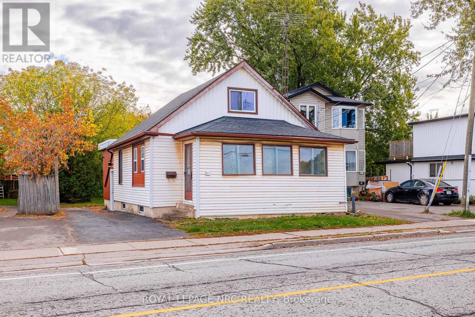 81 Pelham Rd Rd, St. Catharines, ON L2S 1S3