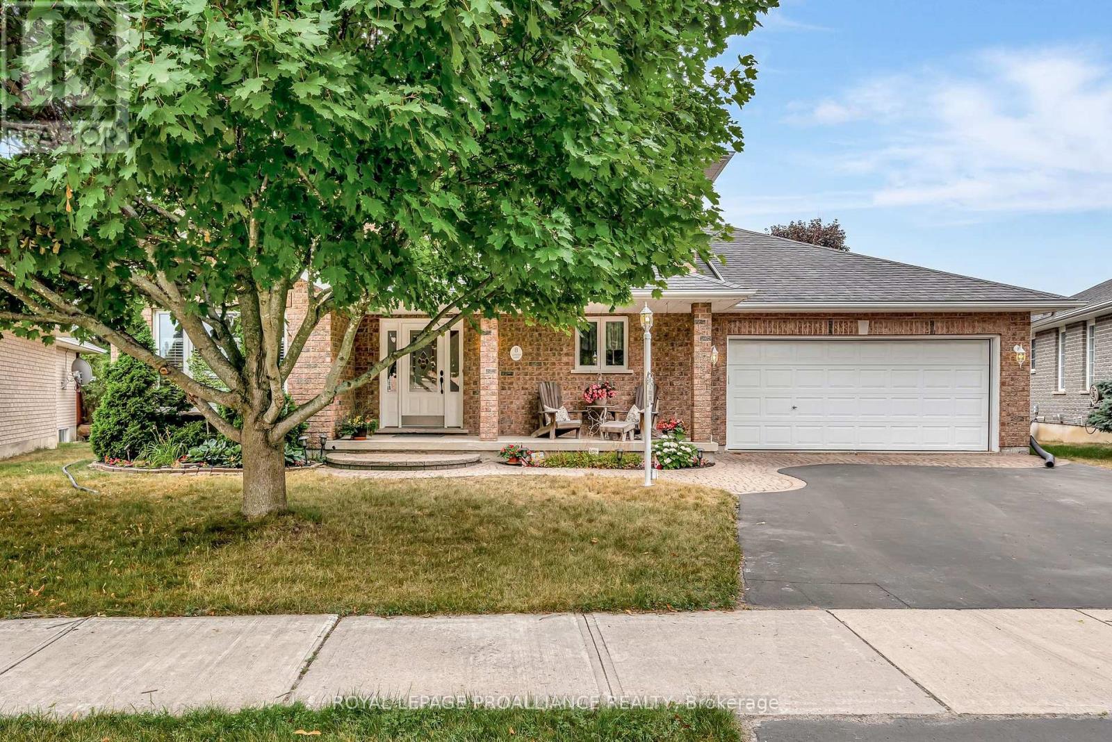 8 Linden Ln, Belleville, ON K8N 5W9