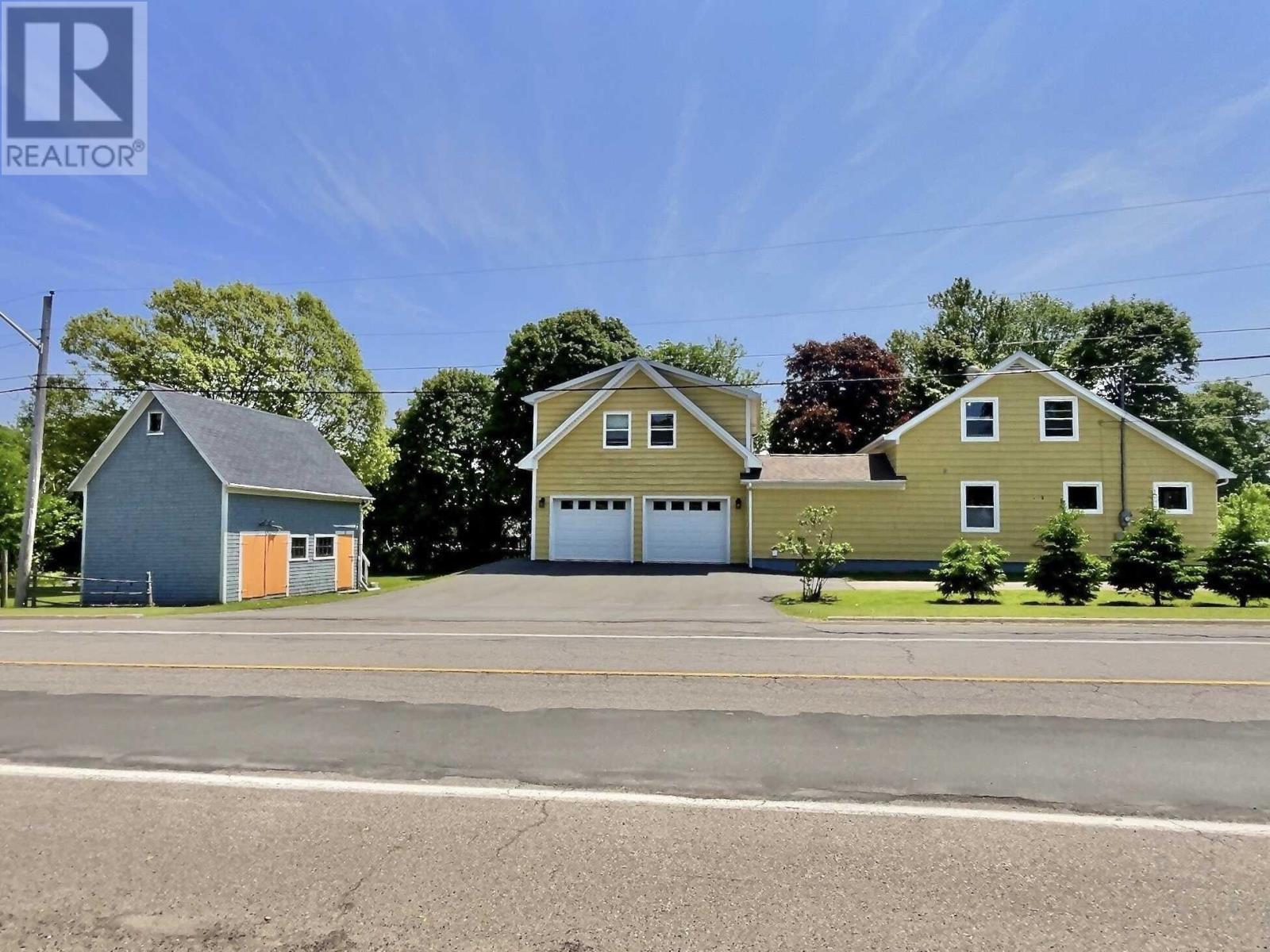 22 Maple Ave, Charlottetown, PE C1A 6E1
