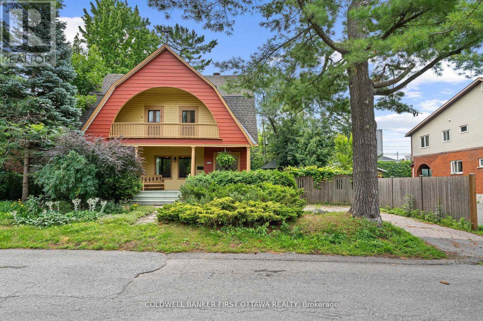 2704 Don St, Ottawa, ON K2B 6Y5