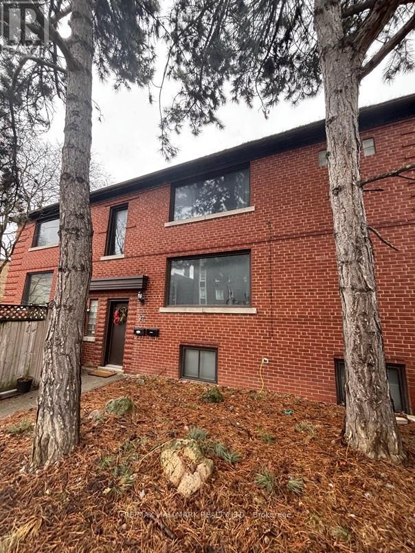 97 Oriole Pkwy, Toronto, ON M5P 2G7