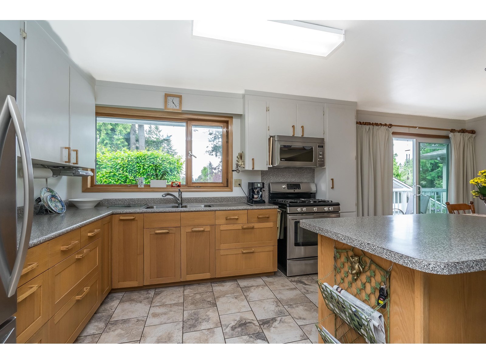 15135 Raven Pl, Surrey, BC V3R 4T3