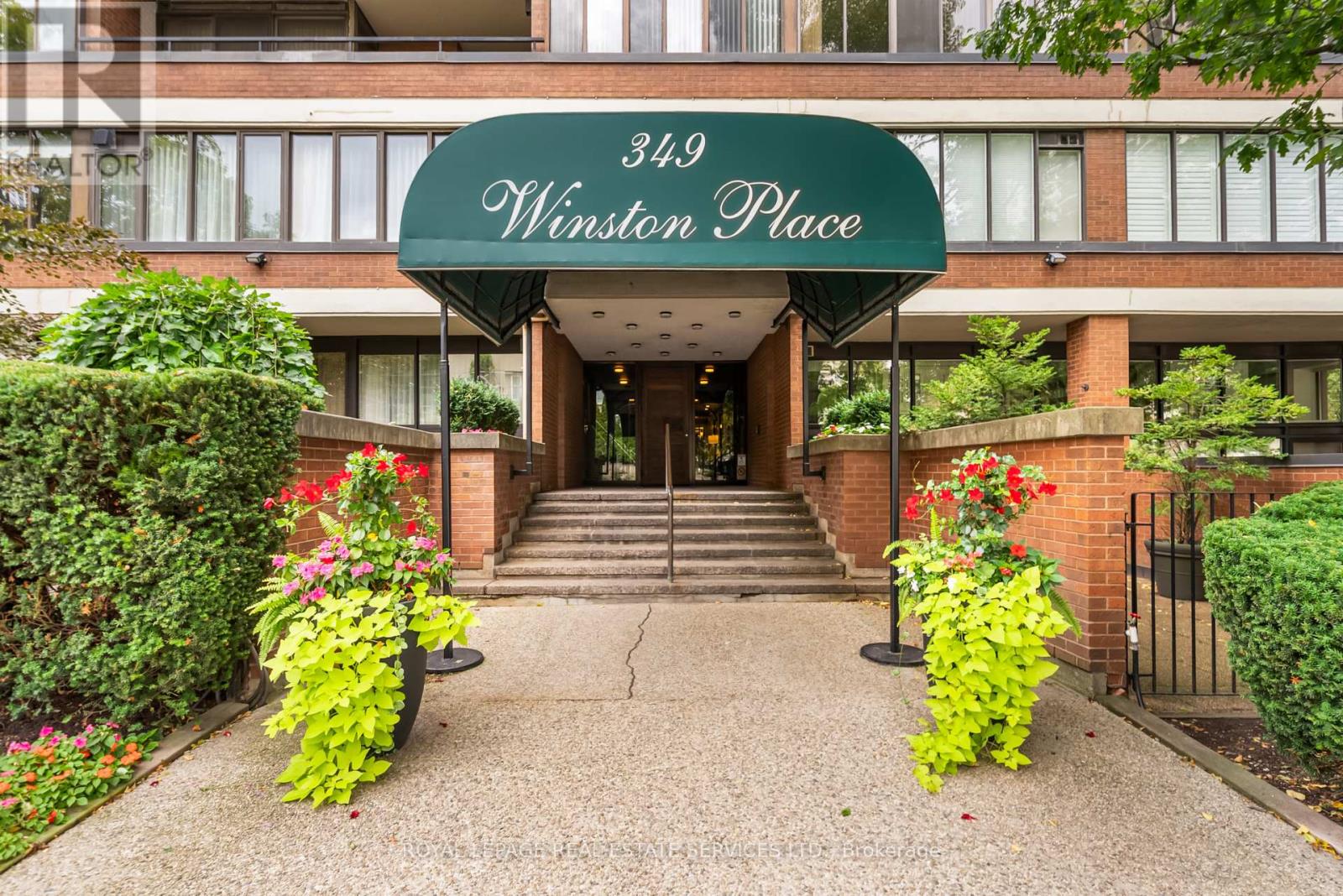 402 349 St Clair Ave W, Toronto, ON M5P 1N3