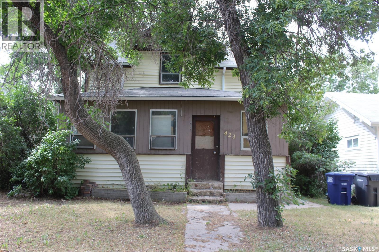 423 2 Street West, Shaunavon, SK S0N 2M0