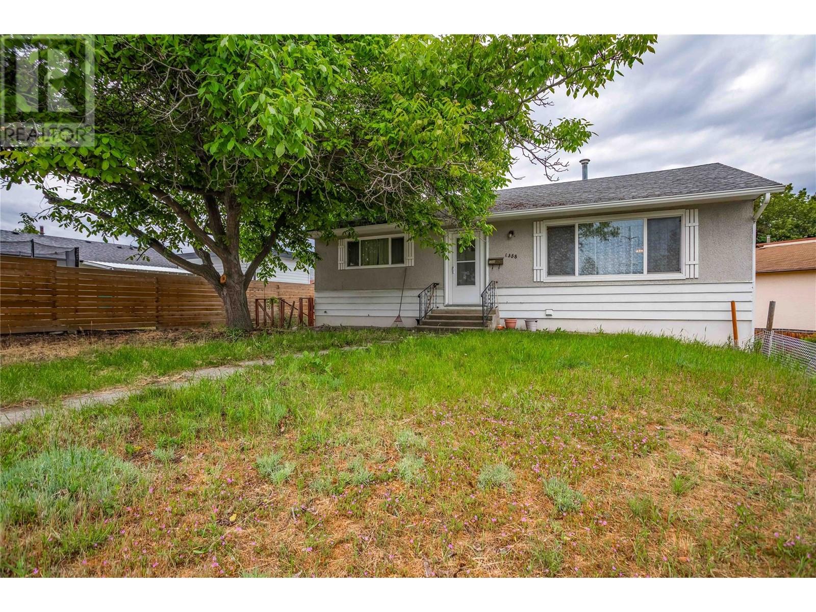 1358 Cherry Cres E, Kelowna, BC V1Y 3Y1