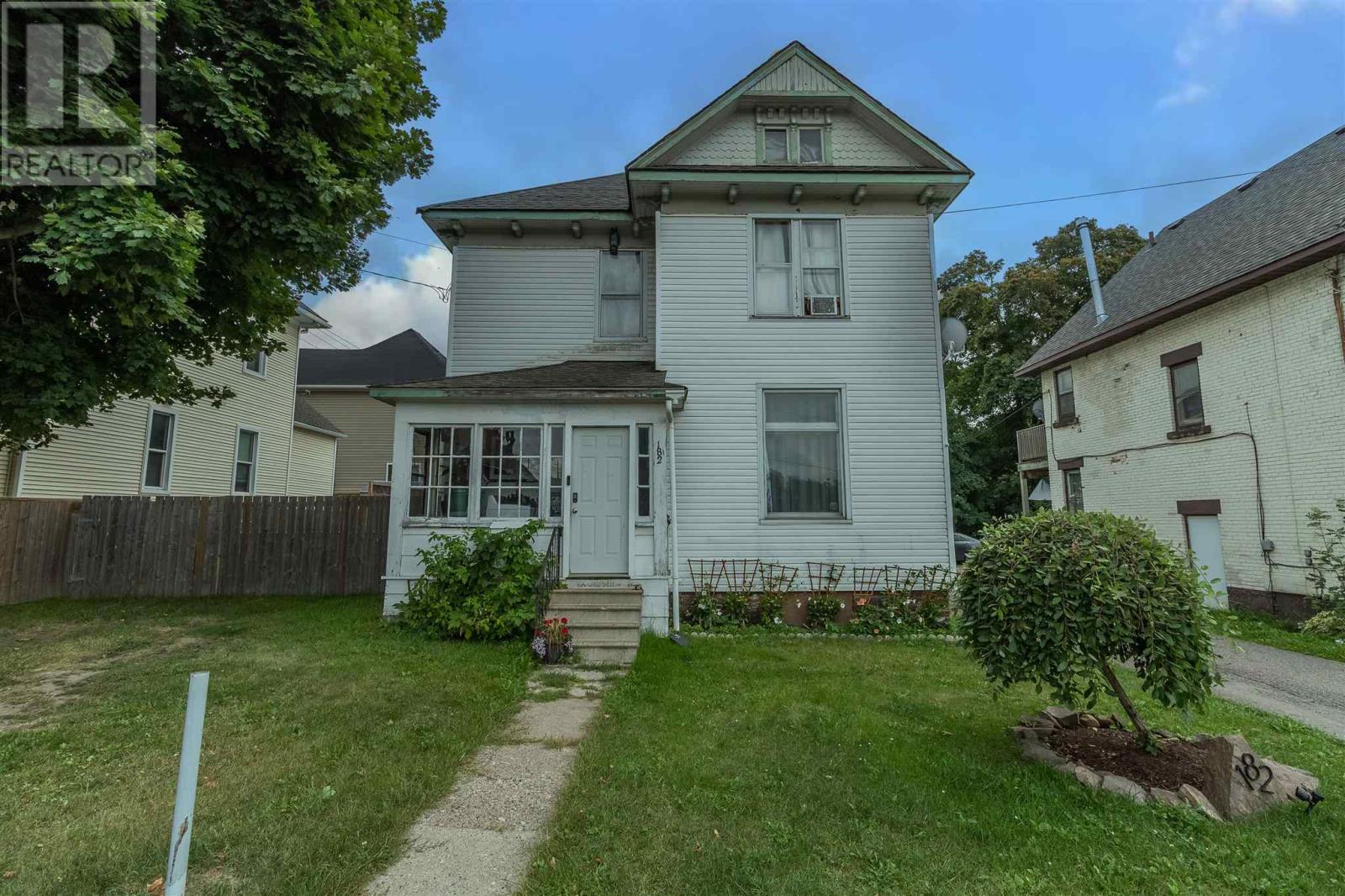 182 Spring St, Sault Ste. Marie, ON P6A 3A5