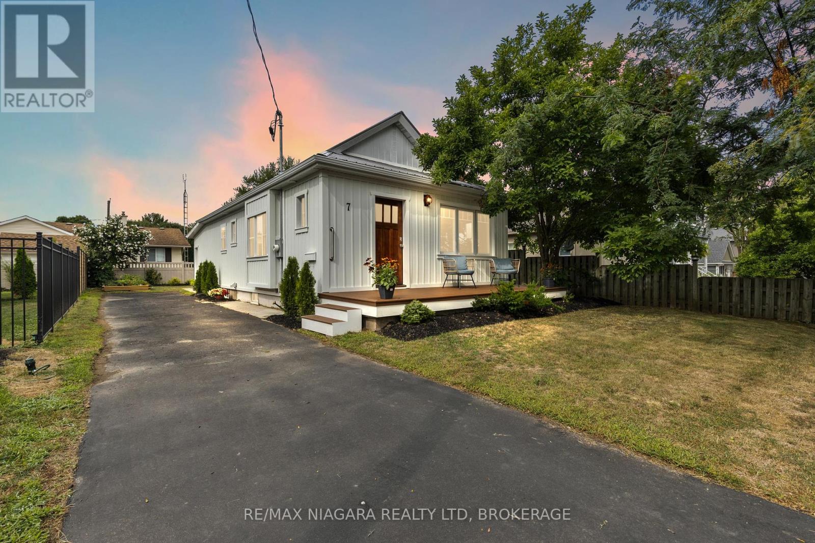 7 Shelley Ave, St. Catharines, ON L2N 5L4