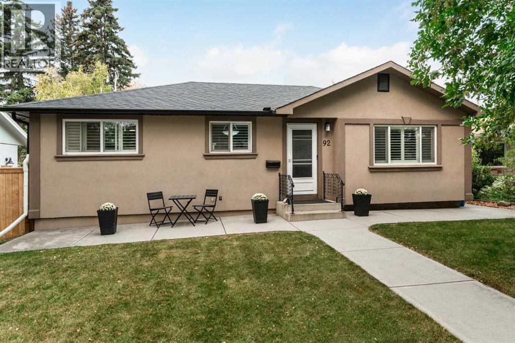 92 Baker Cres NW, Calgary, AB T2L 1R4