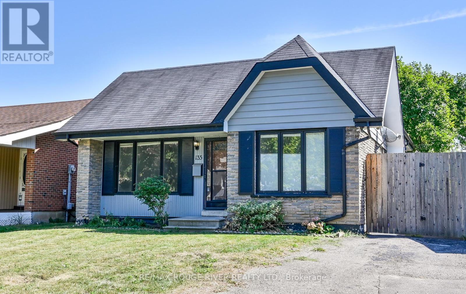 135 Calais St, Whitby, ON L1N 5M3