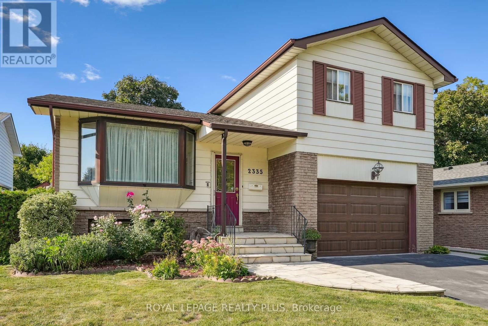 2335 Wyandotte Dr, Oakville, ON L6L 2T4