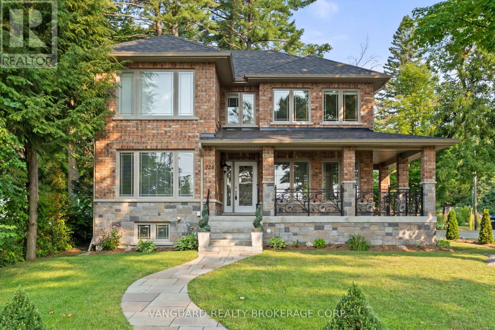 724 Lakelands Ave, Innisfil, ON L9S 4E6