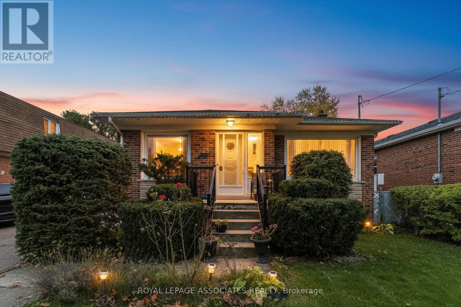 28 Waterbeach Cres, Toronto West Humber-clairville, ON M9W 3L9