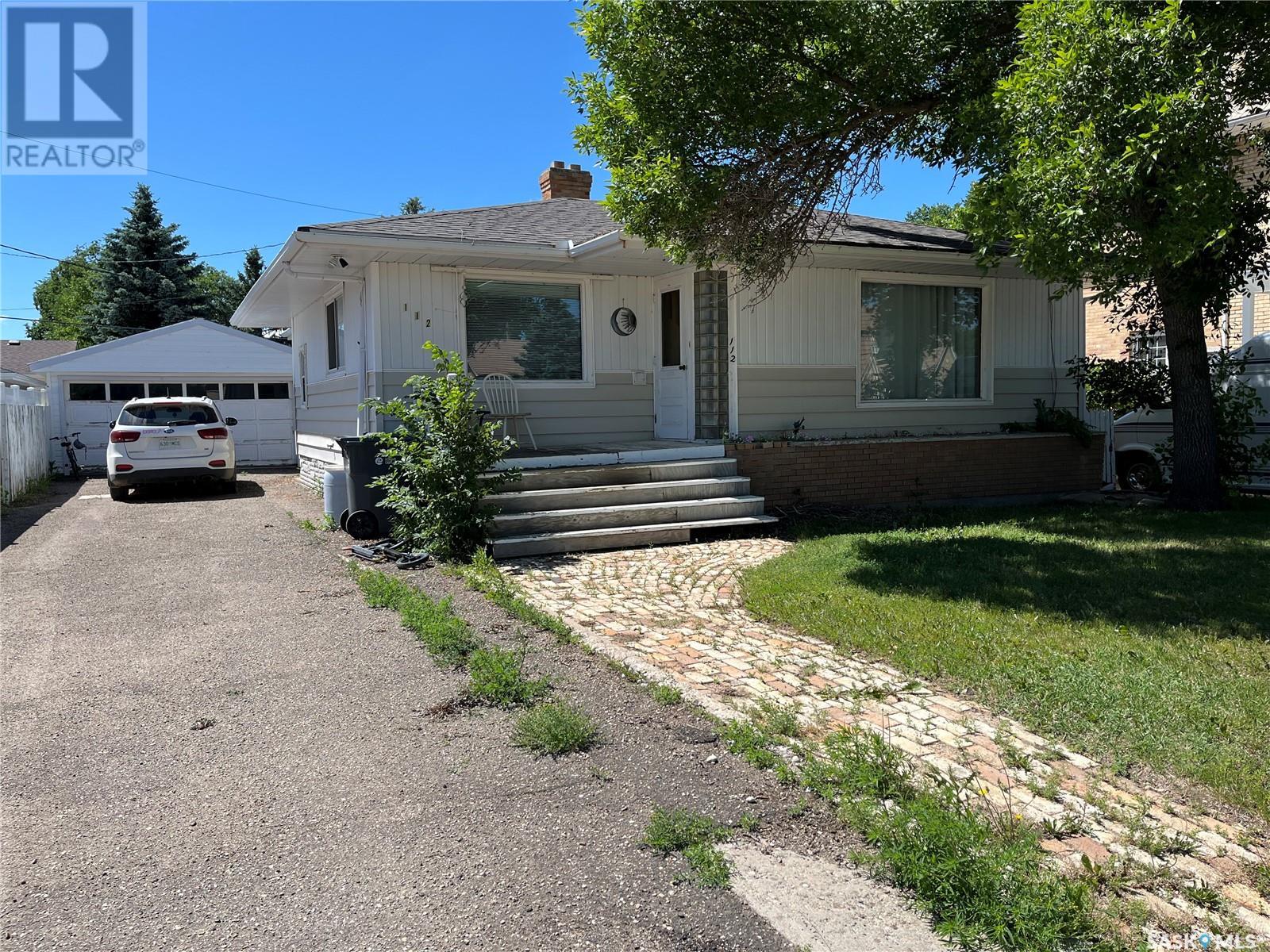 112 2 Avenue West, Gravelbourg, SK S0H 1X0