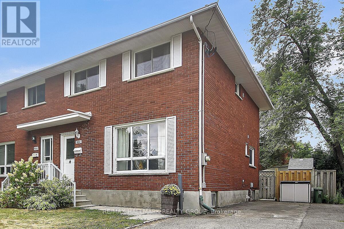 904 Pinewood Cres, Ottawa, ON K2B 5Y4