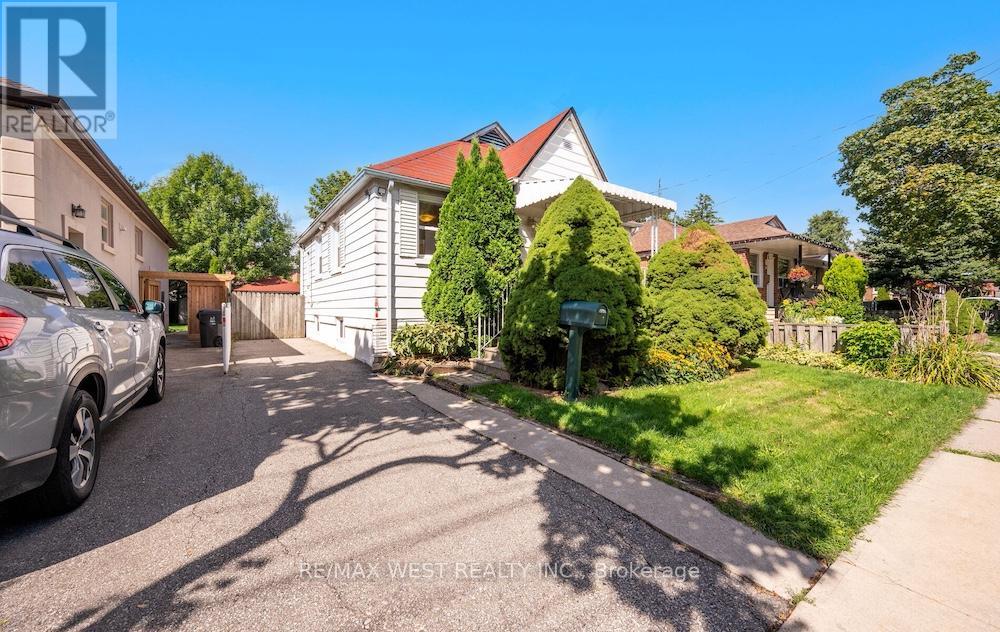 6 Robindale Ave, Toronto, ON M8W 4A9