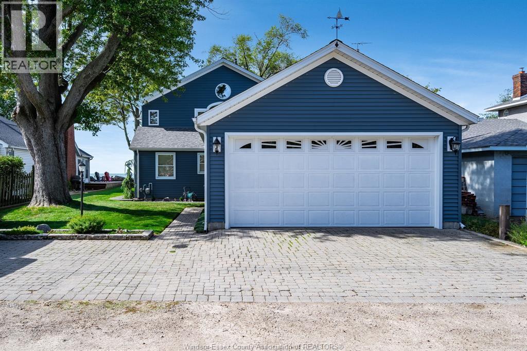 700 Point Pelee Dr, Leamington, ON N8H 3V4