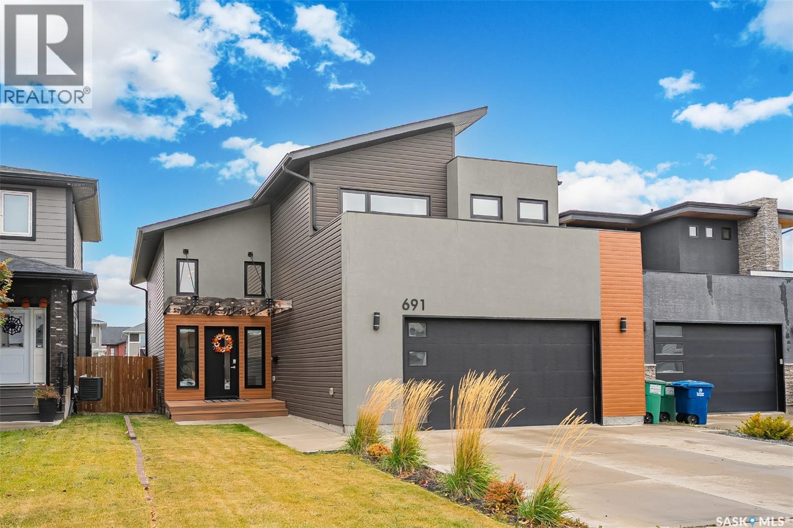 691 Fast Cres, Saskatoon, SK S7W 0X1