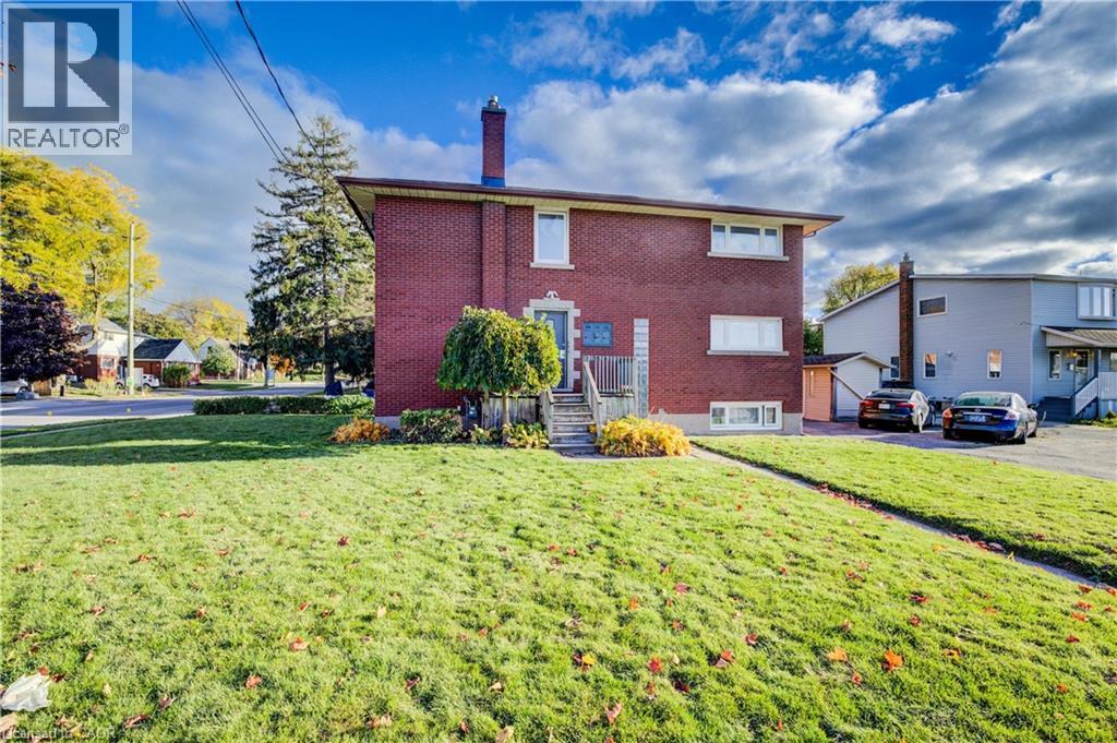 263 Highland Rd W, Kitchener, ON N2M 3C4