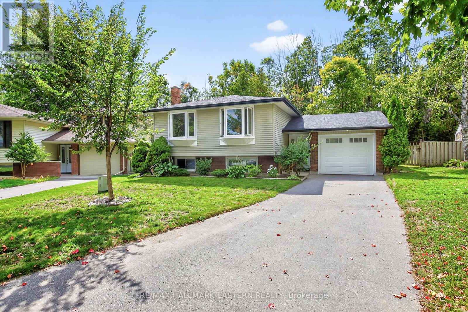 41 Parkview Dr Ward 5 Dr, Peterborough, ON K9H 5M5