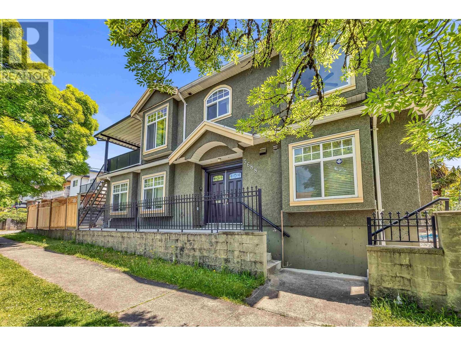 5688 Sherbrooke St, Vancouver, BC V5W 1R3