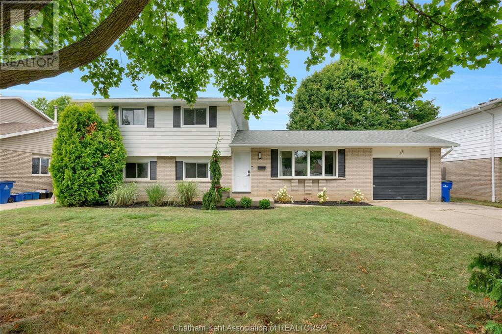 35 Peterborough Dr, Chatham, ON N7L 4C5