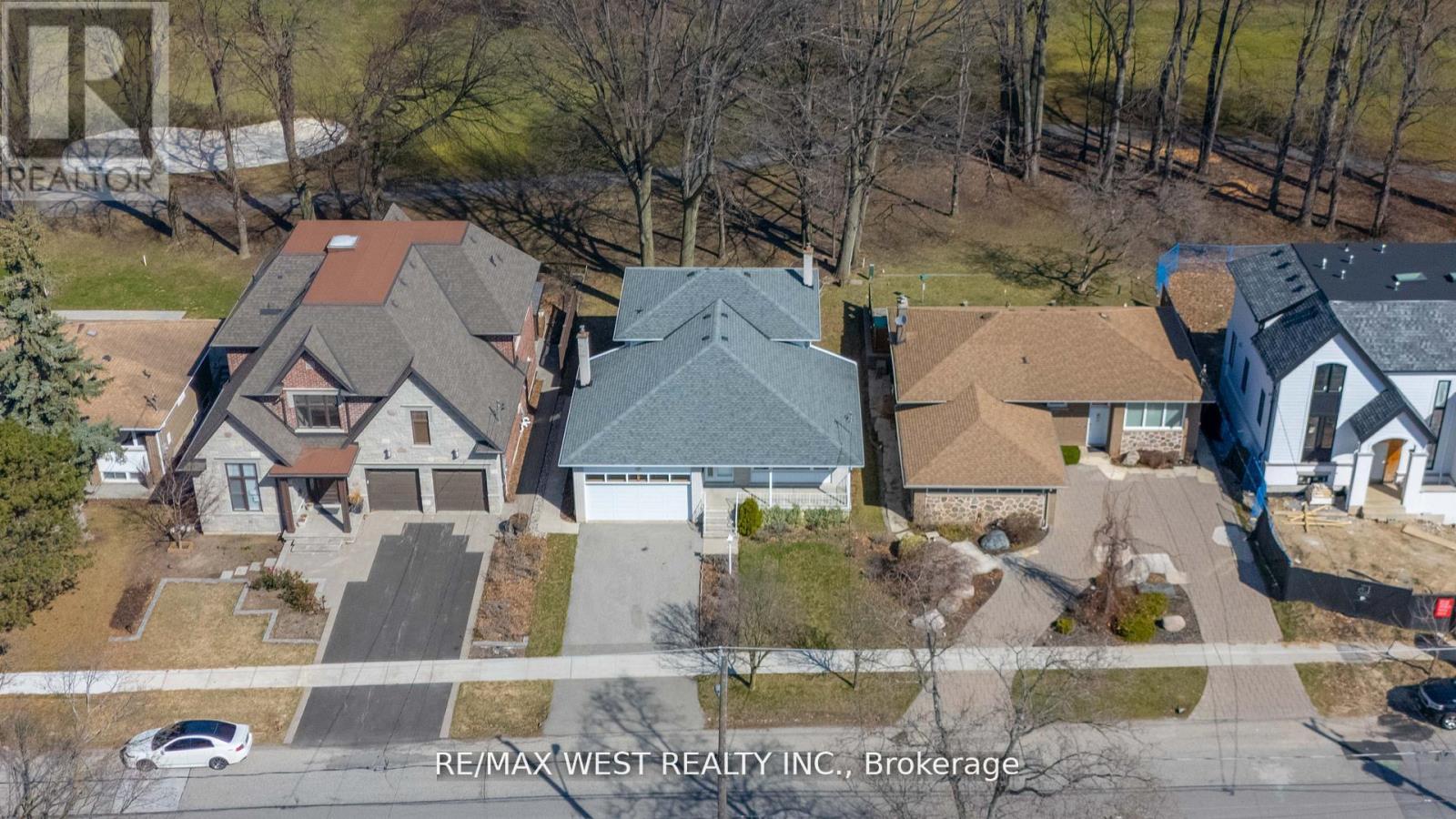28 Braywin Dr, Toronto, ON M9P 2P1