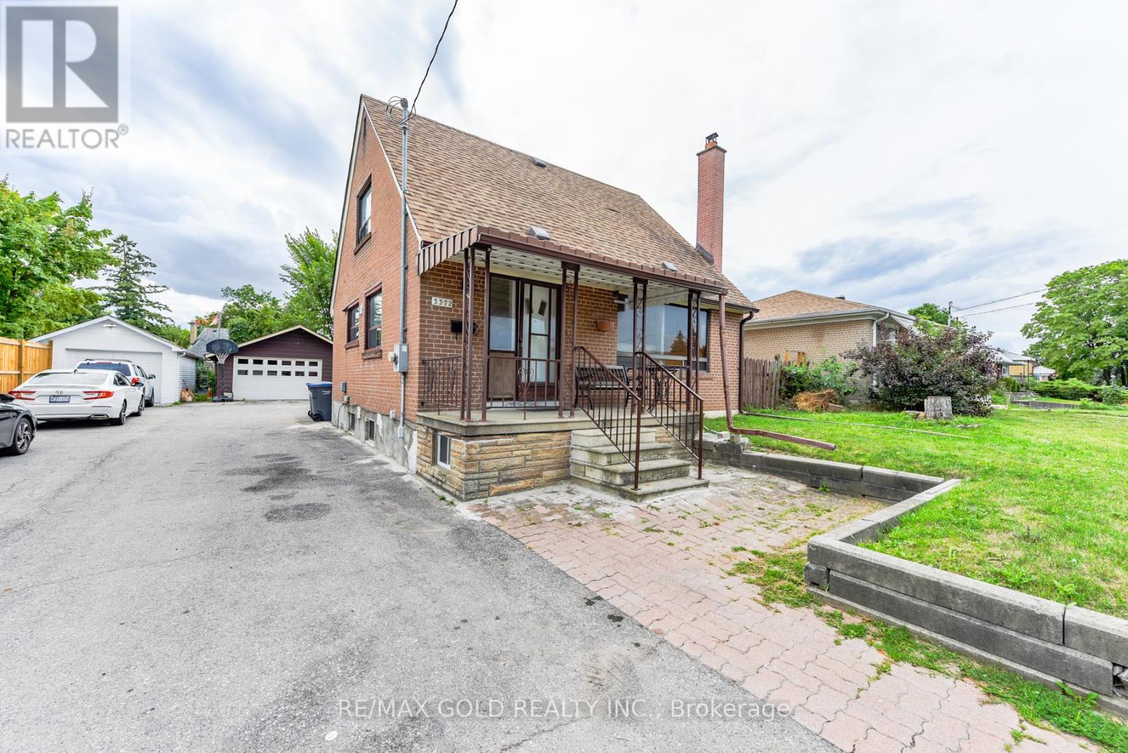 3372 Etude Dr, Mississauga, ON L4T 1T3