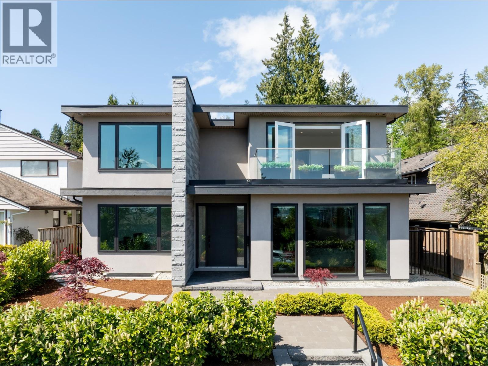 1052 Calverhall St, North Vancouver, BC V7L 1Y3