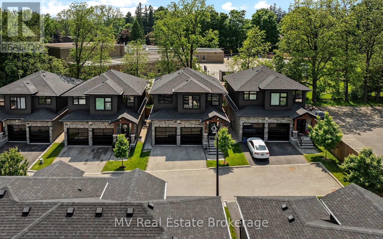 34 Creekside Terrace Private, Centre Wellington Fergus, ON N1M 0H4
