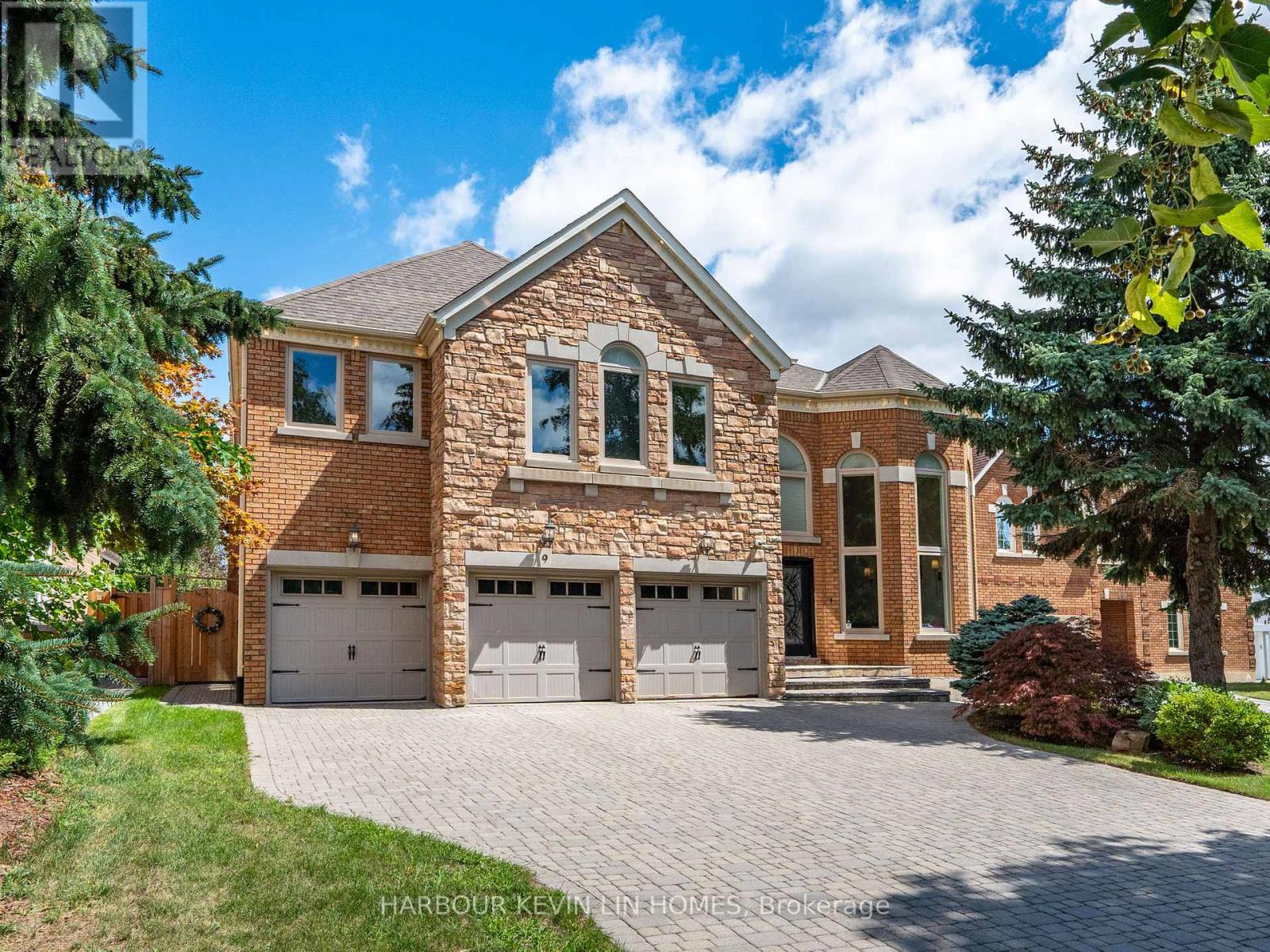 9 Dalewood Dr, Richmond Hill, ON L4B 3C3