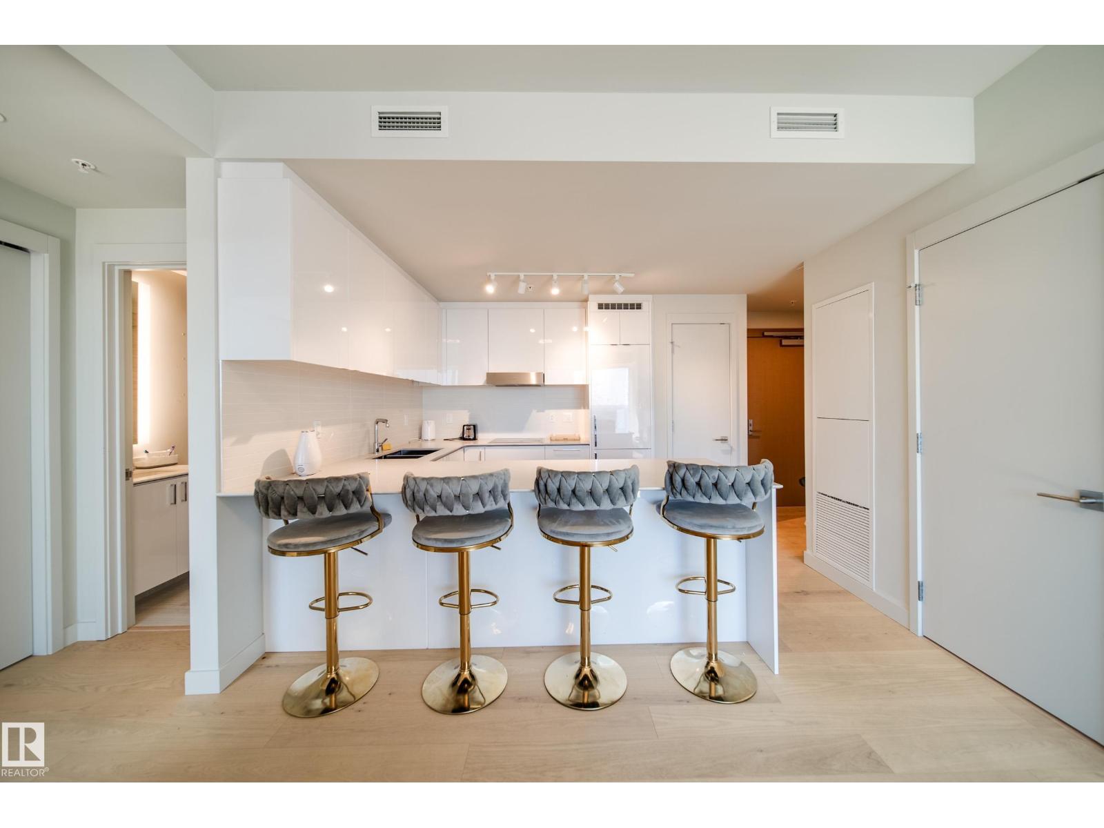 10360 102 Street Northwest #3505, Edmonton, AB T5J 4Y8