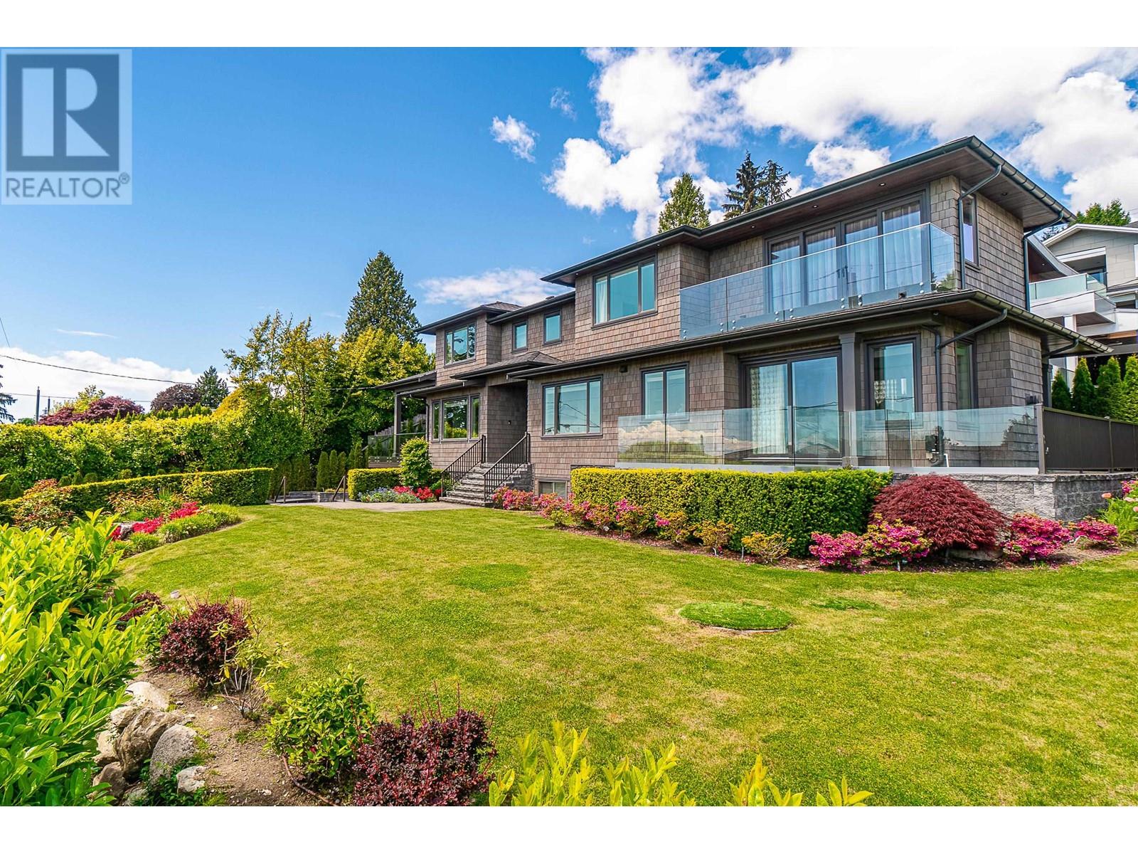 2205 Palmerston Ave, West Vancouver, BC V7V 2V9