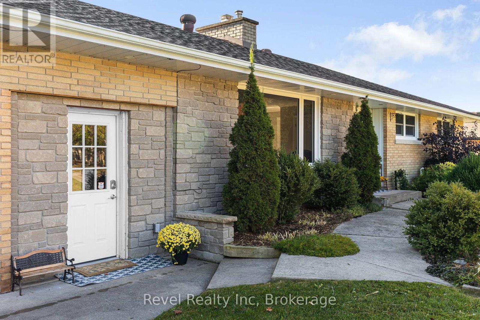 21 John St, Springwater, ON L0L 1P0