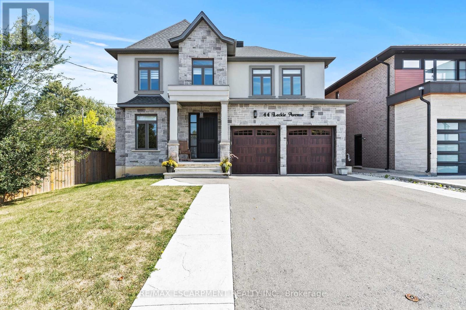 44 Leckie Ave, Hamilton, ON L8J 2S7