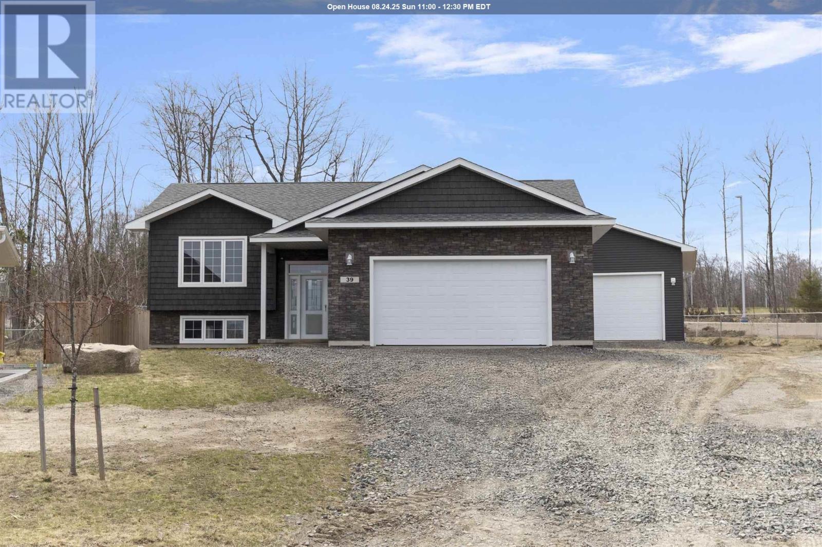 39 Saddle Cres, Sault Ste. Marie, ON P6B 0A5