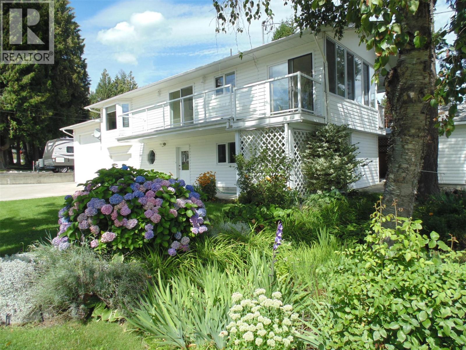 2274 10 Avenue, Castlegar, BC V1N 2Z7
