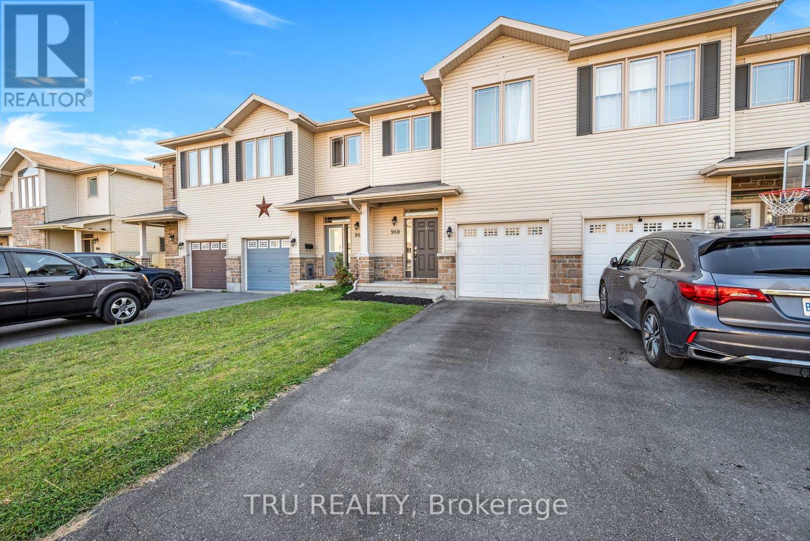 960 Linaria Walk, Ottawa, ON K4A 0H9