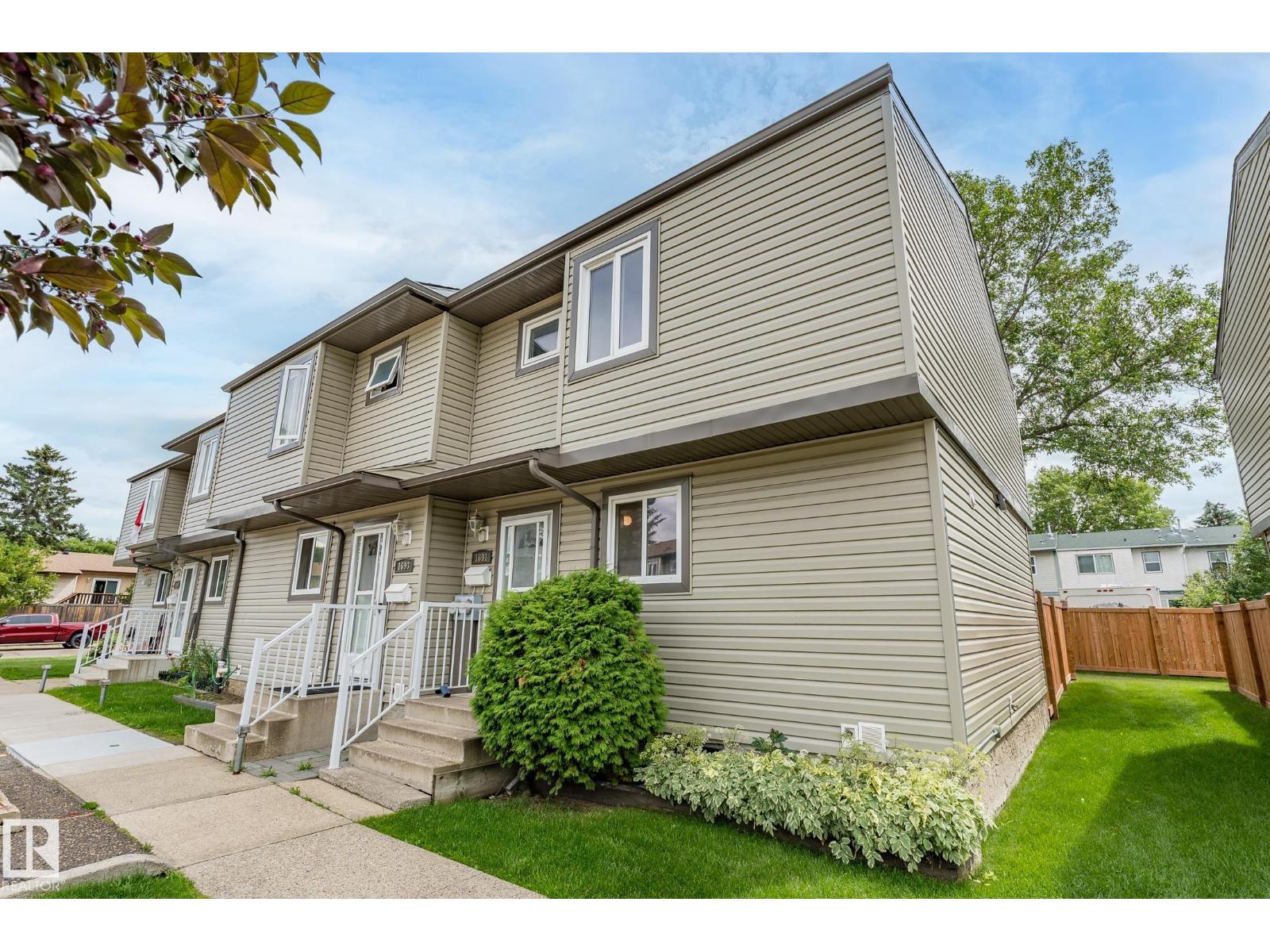 1691 Lakewood Road South NW, Edmonton, AB T6K 3B9